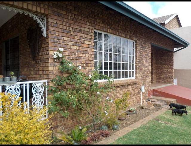 2 BEDROOM HOUSE FOR SALE IN LYDENBURG